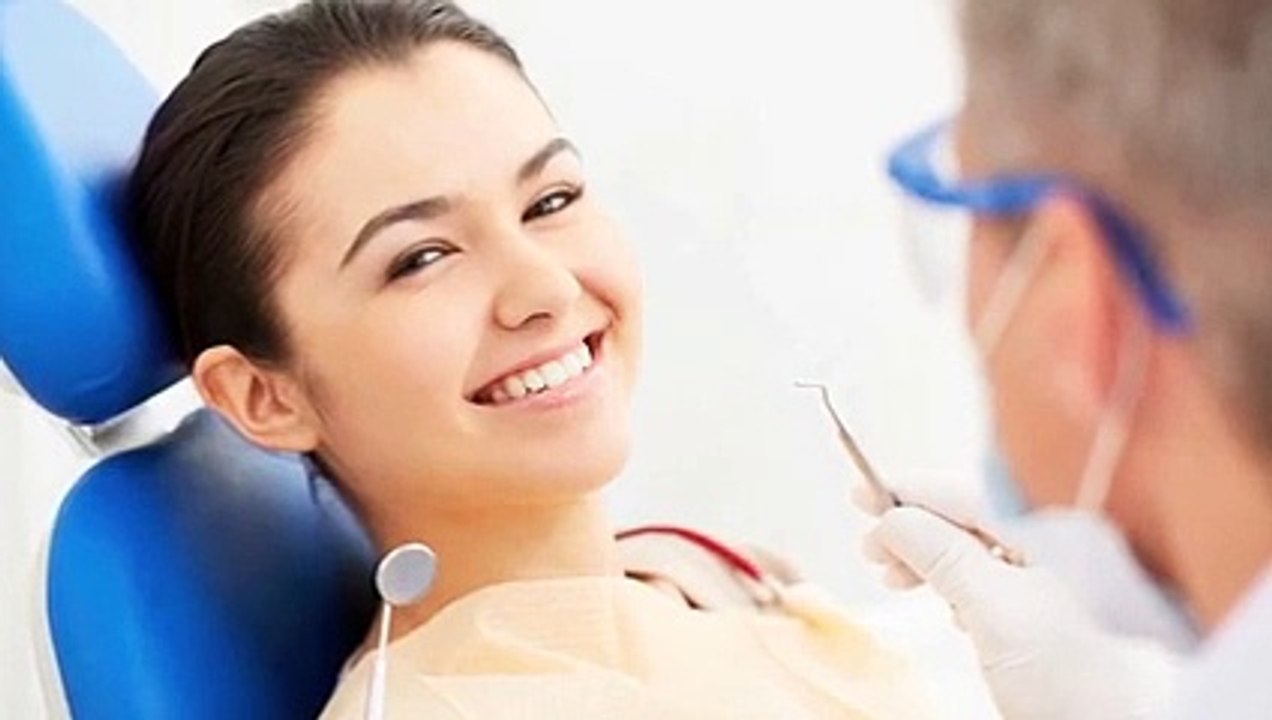 تعرفي على تقنيات تقويم و تبييض الأسنان من دون ج...
