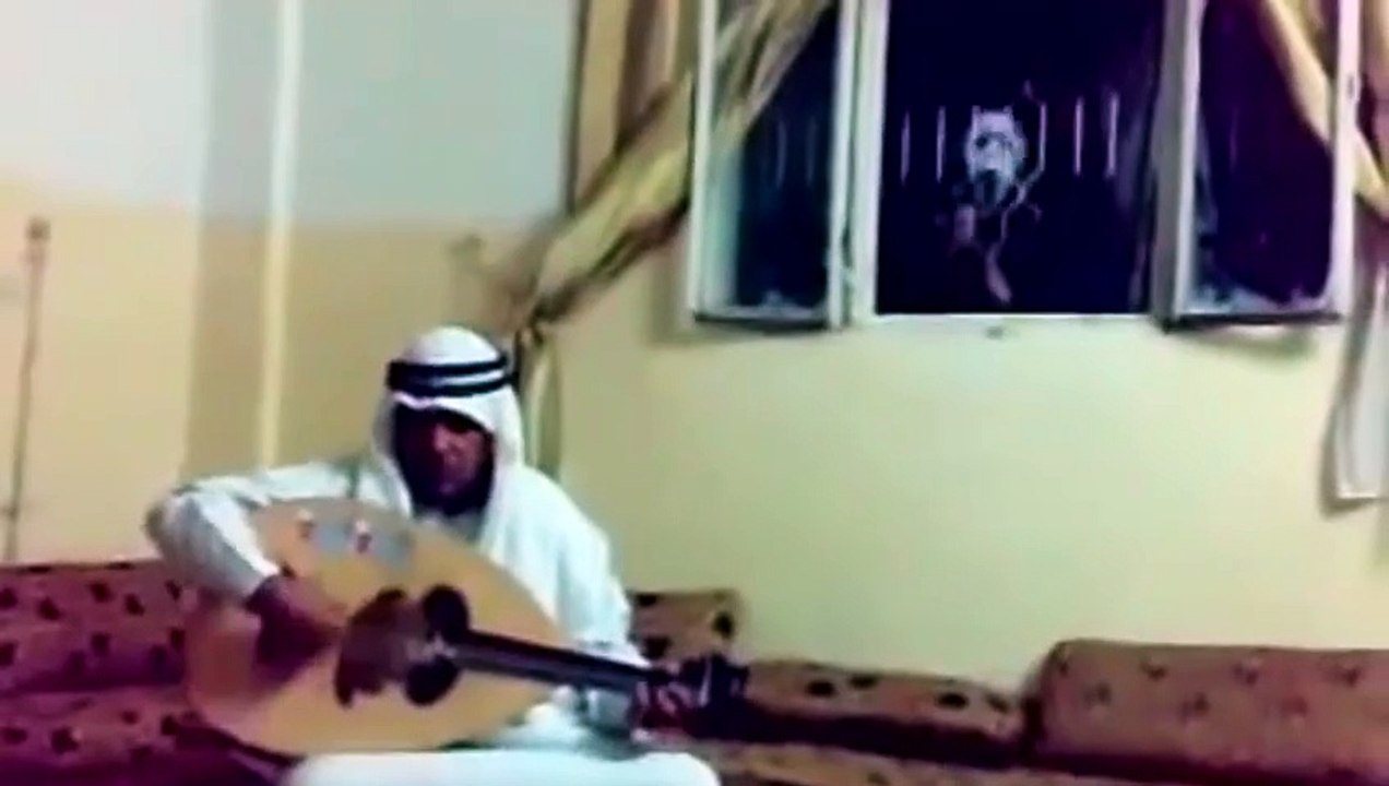 بالفيديو- عازف عود سعودي يتعرض لمقلب مخيف