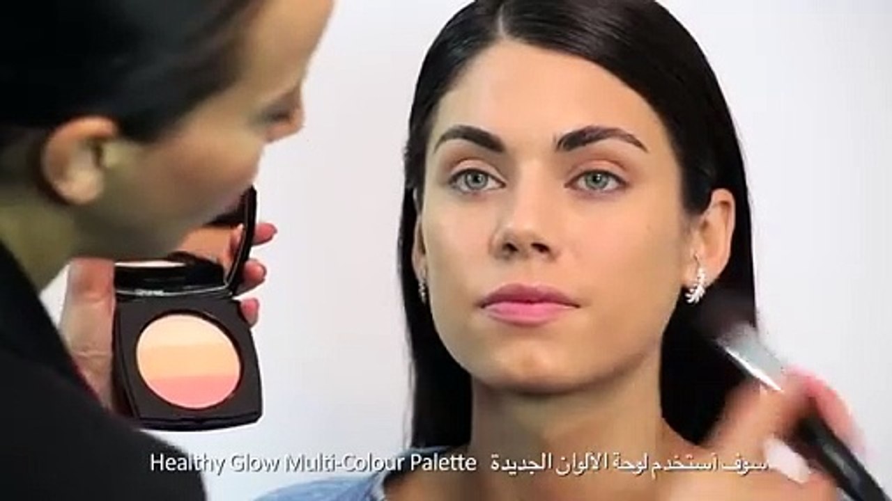 هكذا تحصلين على بشرة مشرقة للصيف من  Chanel