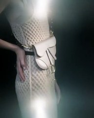 راقصات ديور جعلننا نعشق شنطة الـSaddle في حملة ربيع وصيف 2019