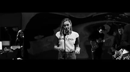 الصور الأولى من حفل زفاف مايلي سايرس و ليام هيمسورث