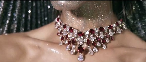 فيديوشوت الأعياد: أشرقي ببريق المجوهرات!