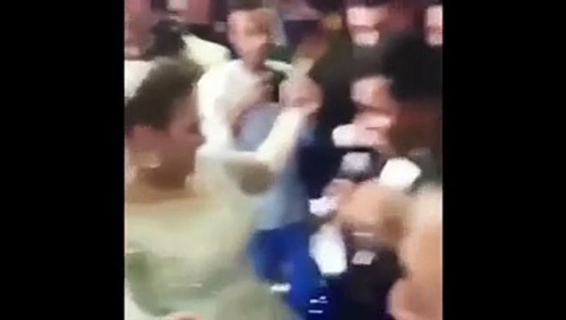 بالفيديو.. نجمة مسرح مصر تشعل مواقع التواصل الاجتماعي برقصها في حفل زفافها