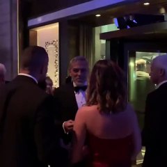 أمل كلوني تحصد جائزة المواطنة العالمية وإطلالتها تعريفاً للجرأة الراقية