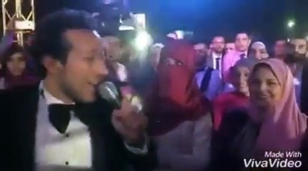 بالفيديو.. عريس مصري يشعل حفل زفافها بأغنية "ديسباسيتو" النسخة المصرية