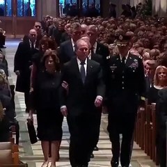 ميلانيا ترامب وميشيل أوباما بإطلالتين مُتناقضتين في حدث واحد