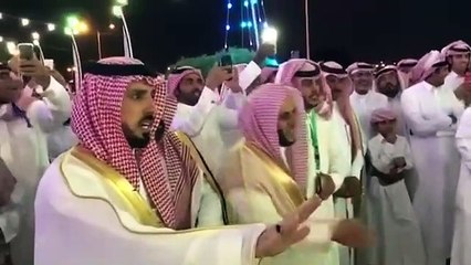 مدرسون مصريون ينظّموا قصيدة شِعرية طويلة ليُهنِّئون زميلهم السعودي يوم عرسه