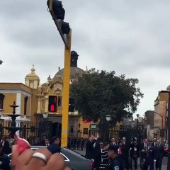 بالرغم من تصميمه الكلاسيكي: الملكة ليتيزيا تبدو أكثر حيوية بفستان كارولينا هيريرا