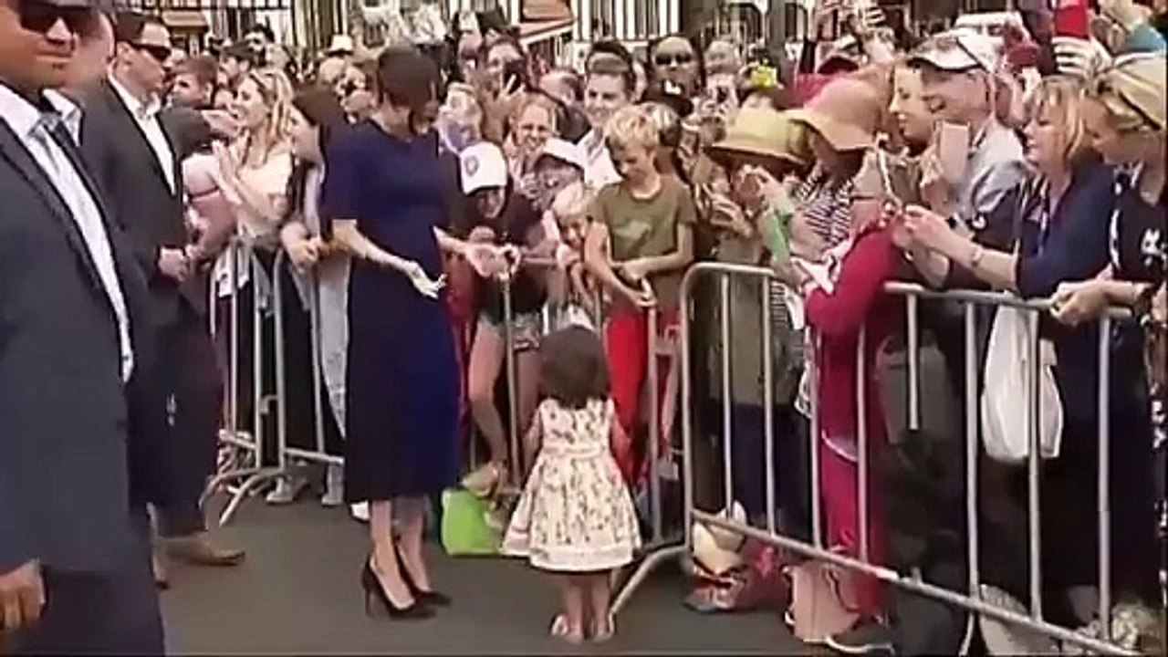 جوارب ميغان ماركل اللامعة كانت خياراً جريئاً، فهل كسرت القواعد الملكية مُجدّداً!