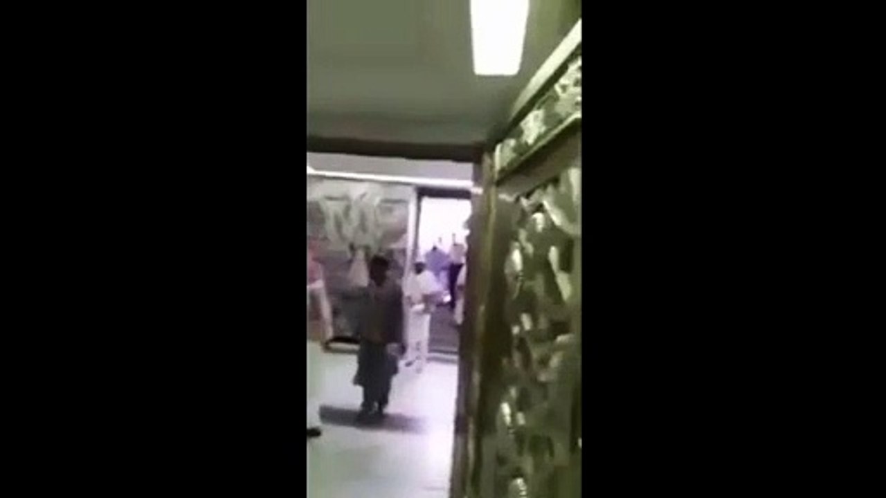 بالفيديو.. أمن الحرم المكي يمنعون عروس مغربية من دخول الحرم!