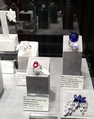 حتى دور المزادات باتت تستعين بالمؤثّرات الأرستقراطيّات لبيع أفخم مجوهرات العالم!