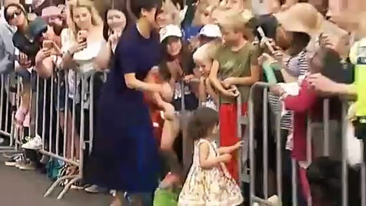 من الملكة إليزابيث إلى ميغان ماركل: إطلالات حمل تعكس الصيحات الرائجة عبر الأعوام!