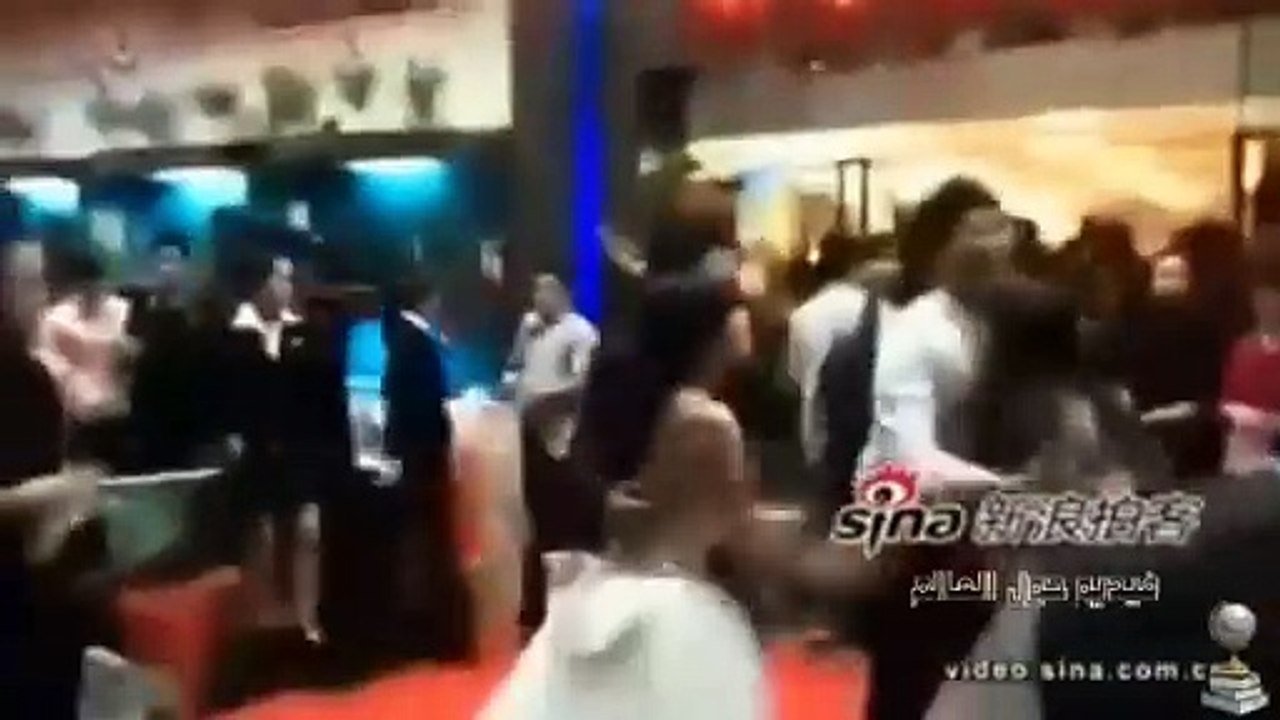 بالفيديو: عشيقة العريس الحامل تقتحم حفل الزفاف وتضرب العروس