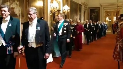 مأدبة العشاء الملكية: كيت ميدلتون تعتمد المجوهرات التاريخية الأكثر ترفاً وتاج الأميرة ديانا يُرافقها