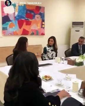هذه هي خيارات الملكة رانيا لإطلالة شتوية أنيقة وشيك!