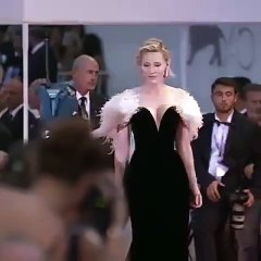 المقاس الصحيح والحياكة المتقنة هما السر وراء إطلالات النجمات المثالية!