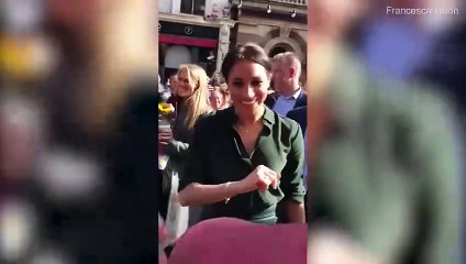 بالفيديو.. هكذا خرق الأمير هاري البروتوكول الملكي من أجل تقبيل يد إحدى الفتيات!