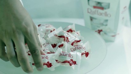 رافايلّو تحتفل بيوم المرأة الإماراتية