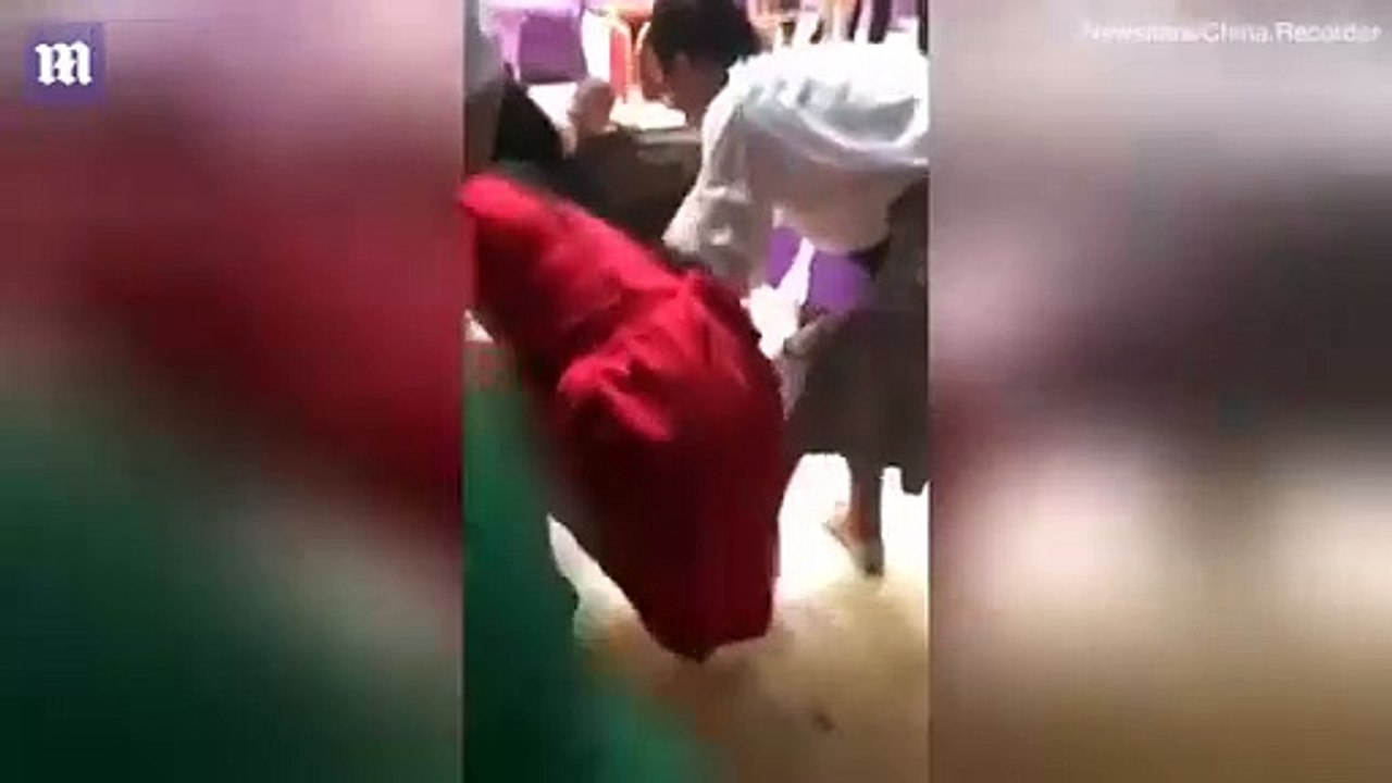 شاهد انهيار أرضية القاعة في حفل زفاف