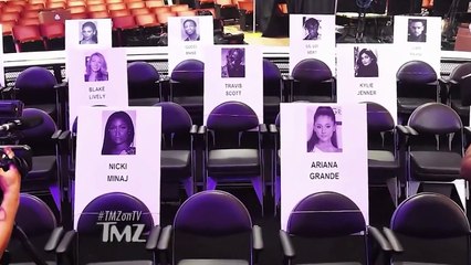 هكذا تجاهلت كايلي جينر وجود نيكي ميناج على السجادة الحمراء في حفل VMA
