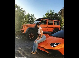 كايلي جينير تسير على خطا كيم: شاهدي كيف استعرضت حقائبها بقيمة مليون دولار!