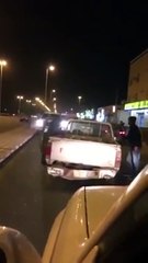 بالفيديو امرأة مسنة تقود سيارة بحائل تتسبب في تعطل حركة المرور