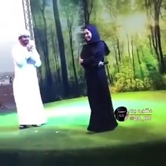 مقطع فيديو يوثق لحظة طلب ممثل إماراتي الزواج من زميلته الإعلامية على المسرح!