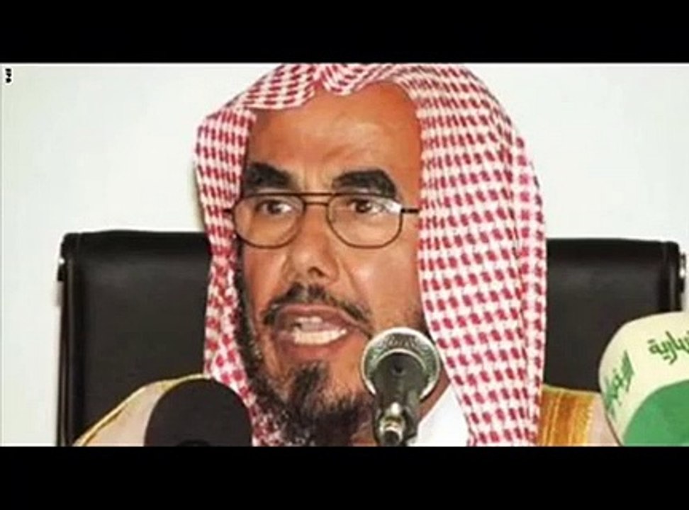 بالفيديو عضو هيئة كبار العلماء يفتي بعدم الزام ارتداء العباءة للنساء بالسعودية