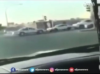 مقطع فيديو يوثق لحظة اعتداء قائد سيارة بالضرب على شرطي كويتي