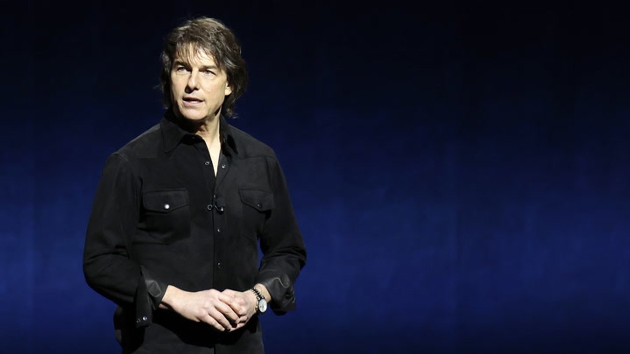 Tom Cruise pays tribute to 'Top Gun' costar Val Kilmer with emotional moment of silence at CinemaCon