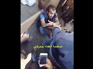 بالفيديو لص يتلقى علقة ساخنة من وافدين مصريين بالسعودية