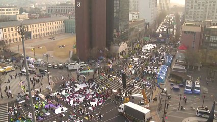 경찰, 밤사이 찬반 집회 지역 기동대 집중 배치...이 시각 헌법재판소 주변 / YTN