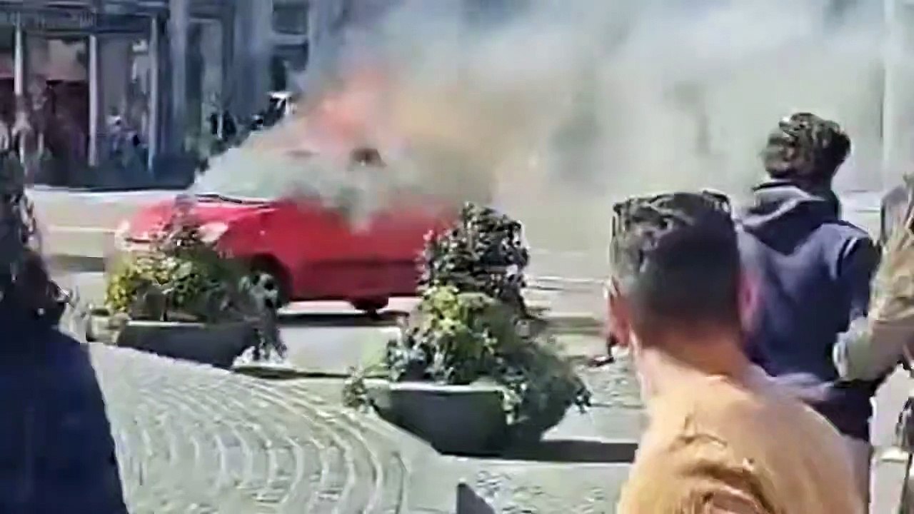 Impactante video del hombre incendiado en Ámsterdam tras explosión de coche