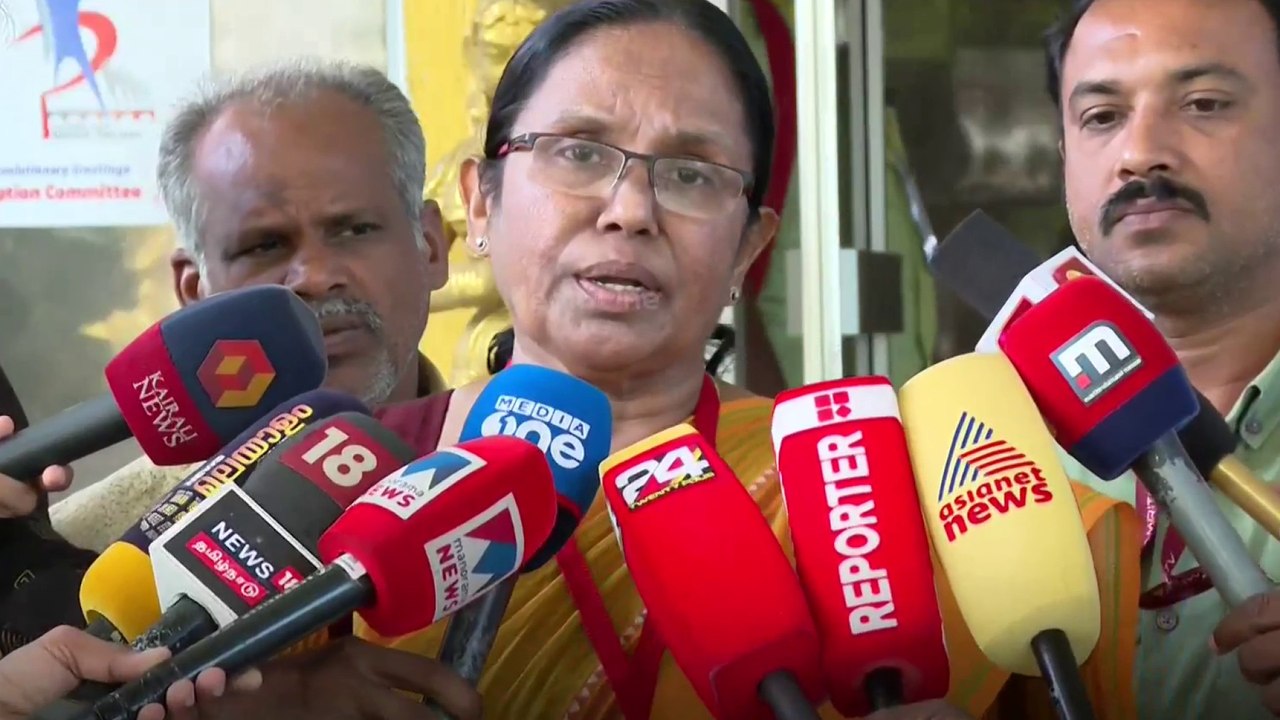 "പാർട്ടി കോൺഗ്രസ് നടക്കുകയാണല്ലോ... എന്തെങ്കിലു...