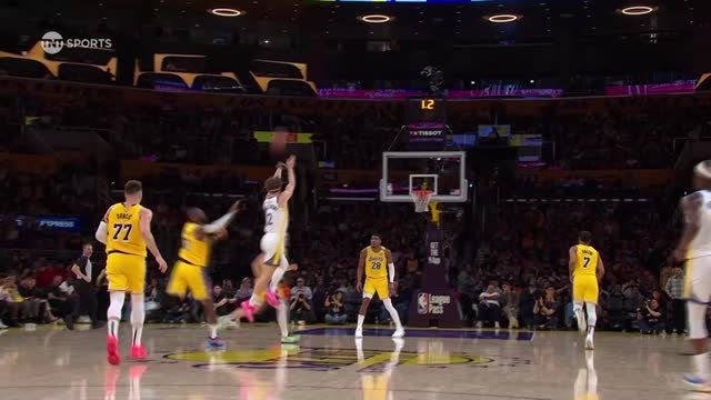 Podziemski hits half-court buzzer-beater for Warriors