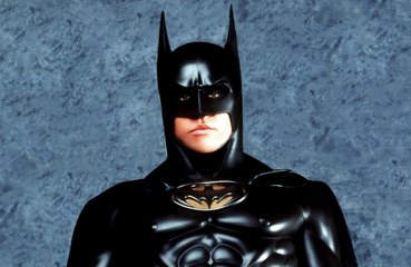 Val Kilmer negociava voltar ao papel de Batman antes de morrer, diz site