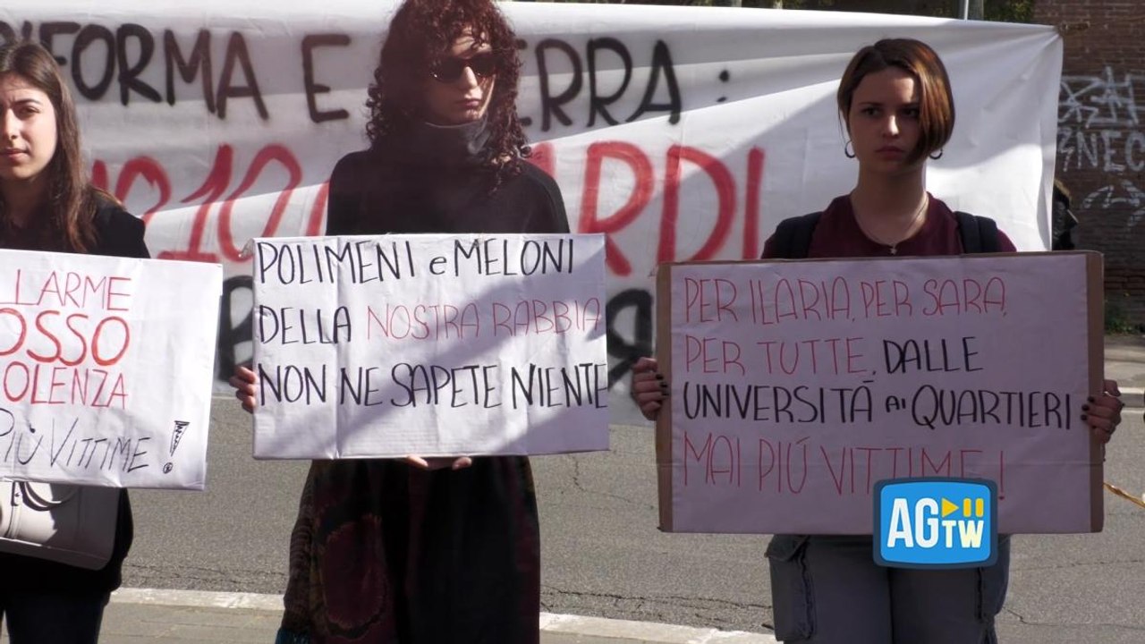 Un minuto di allarme per Sara e Ilaria, gli studenti ricordano le vittime dei femminicidi