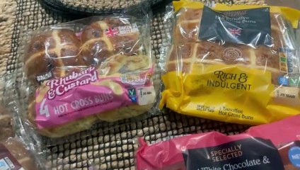 I taste test Aldi's new range of Hot Cross Buns for Easter