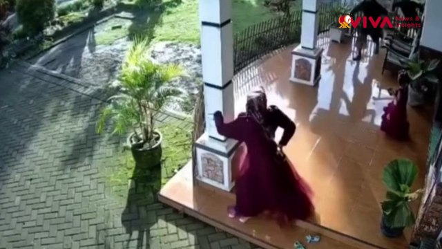 Ibu Ini Tatap-tatapan dengan Maling! Kalung Anak Dirampas