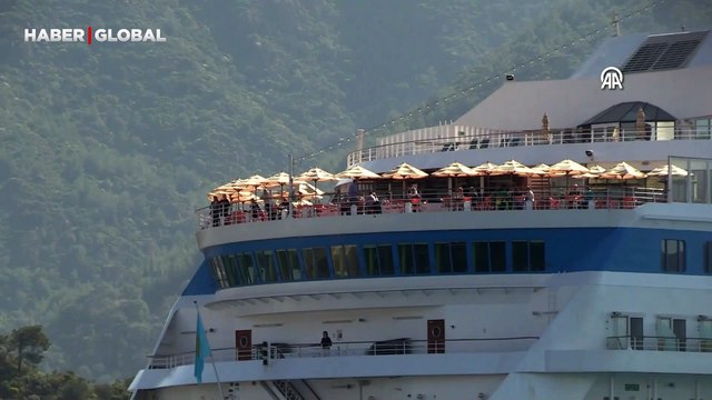 Marmaris'e sezonun ilk kruvaziyeri Rus turistlerle geldi