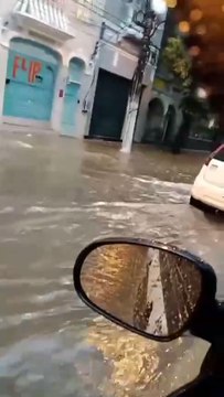 Chuvas fortes alagam ruas do RJ e Niterói entra em estado de alerta