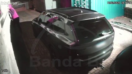 Câmera flagrou homem invadindo casa no Pinheirinho