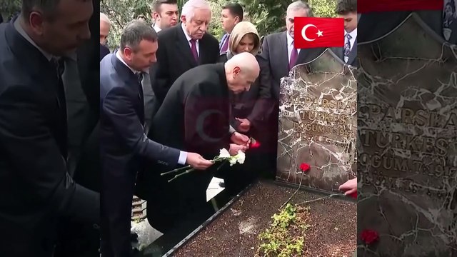 Bahçeli iki ay sonra ilk kez görüntülendi! Türkeş'in mezarını ziyaret etti