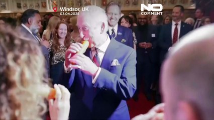 NO COMMENT: El rey Carlos III toca la flauta de zanahoria con la Orquesta Vegetal de Londres