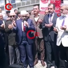 Türkeş’i anma programında dua eden imam bayıldı