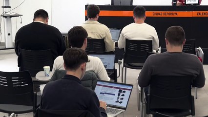 El misterio de la desaparición de Vinicius en la rueda de prensa de Corberán ⚽