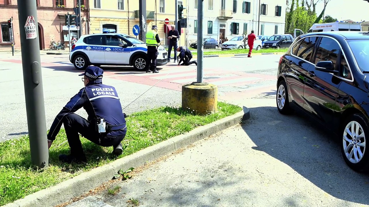 Donna investita sulle strisce vicino alla stazione di Ferrara