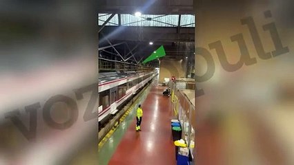 El vídeo de la vergüenza que muestra el estado de los talleres de Renfe: "El techo se ha desplomado"