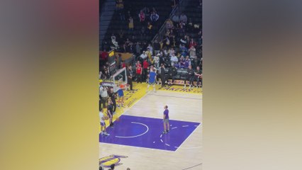 Curry juggles ball with his feet then nails insane three-pointer in warm-up vs Lakers