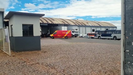 Vítima de queda é socorrida pelo Siate na BR-277, em Cascavel